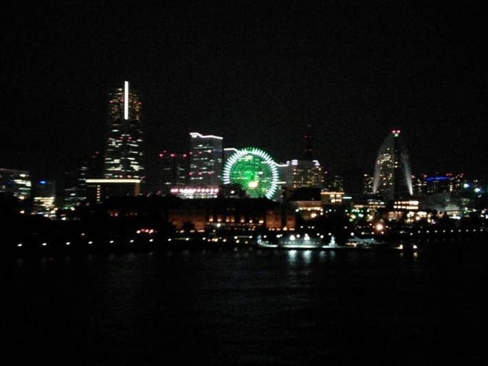 大さん橋国際客船ターミナルからのみなとみらいの夜景