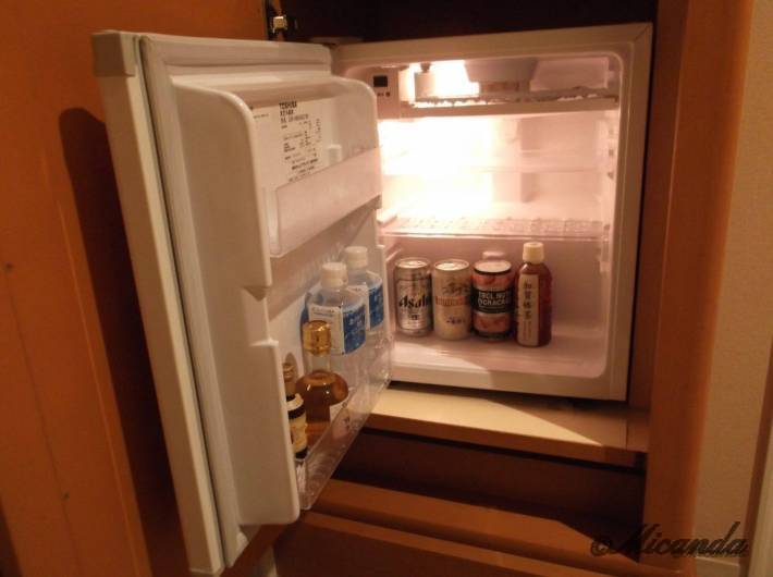ホテル日航金沢のダブルベッドルームの冷蔵庫